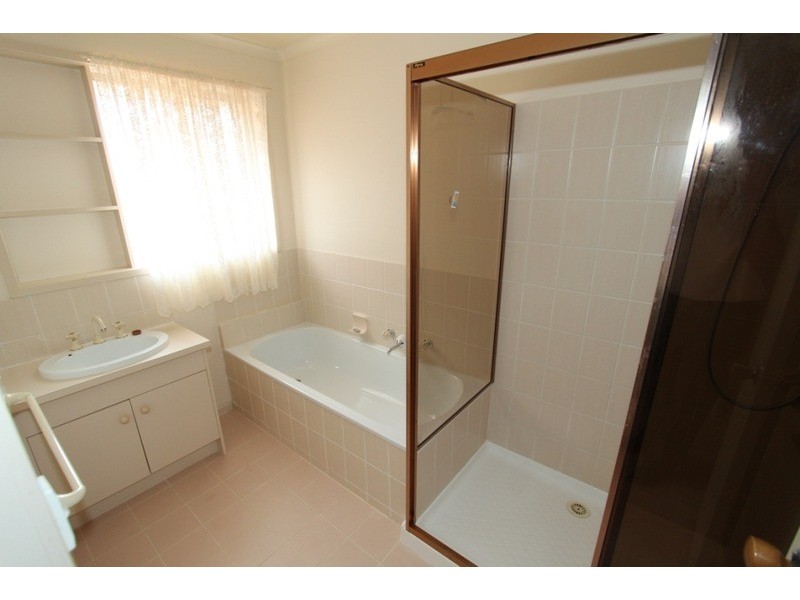 7 Walton Street, Melton South VIC 3338