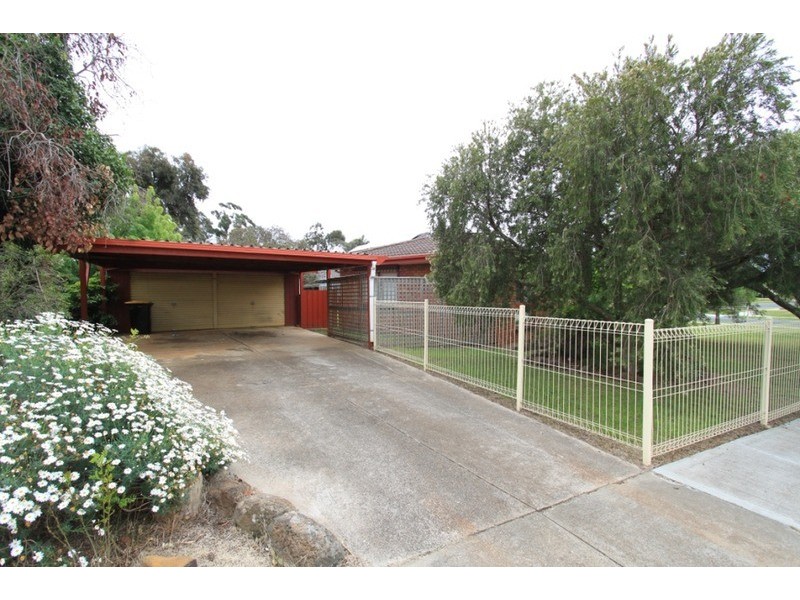 7 Gloucester Way, Melton West VIC 3337