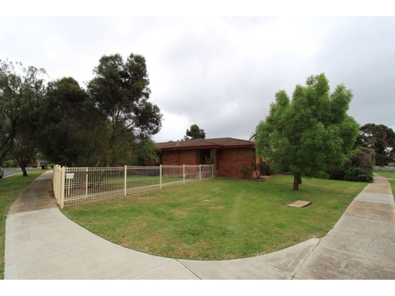 7 Gloucester Way, Melton West VIC 3337