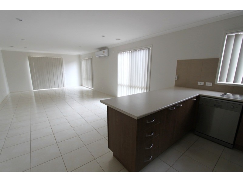 23 Saltbush Crescent, Brookfield VIC 3338