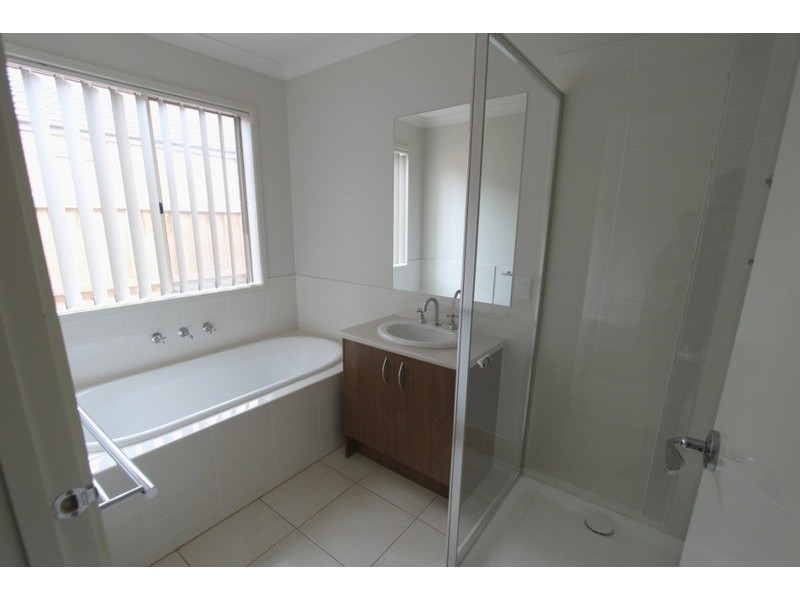 23 Saltbush Crescent, Brookfield VIC 3338