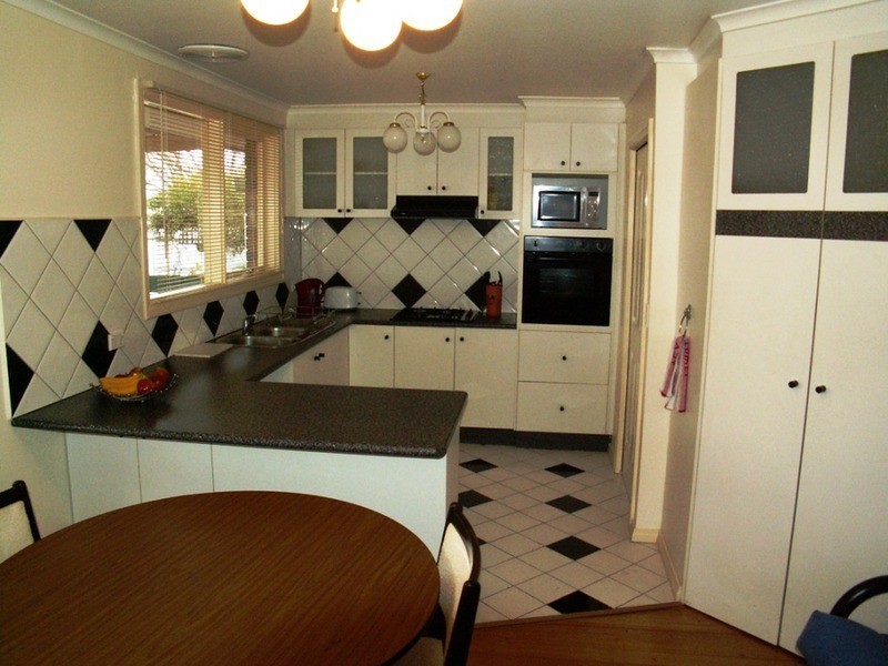 72 Station Road, Melton South VIC 3338
