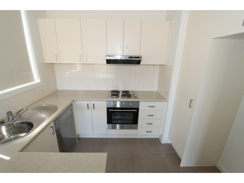 5/9 Petrea Place, Melton West VIC 3337