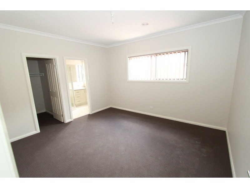 14 Triandra Drive, Brookfield VIC 3338