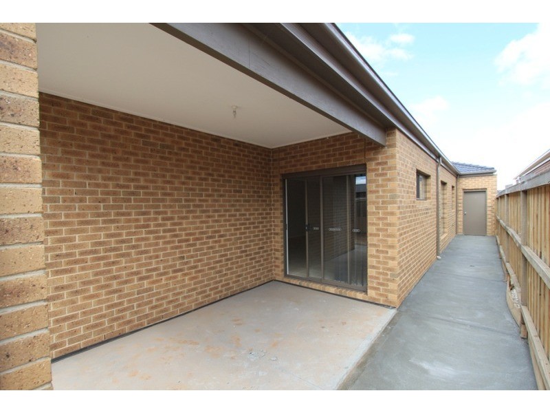 14 Triandra Drive, Brookfield VIC 3338