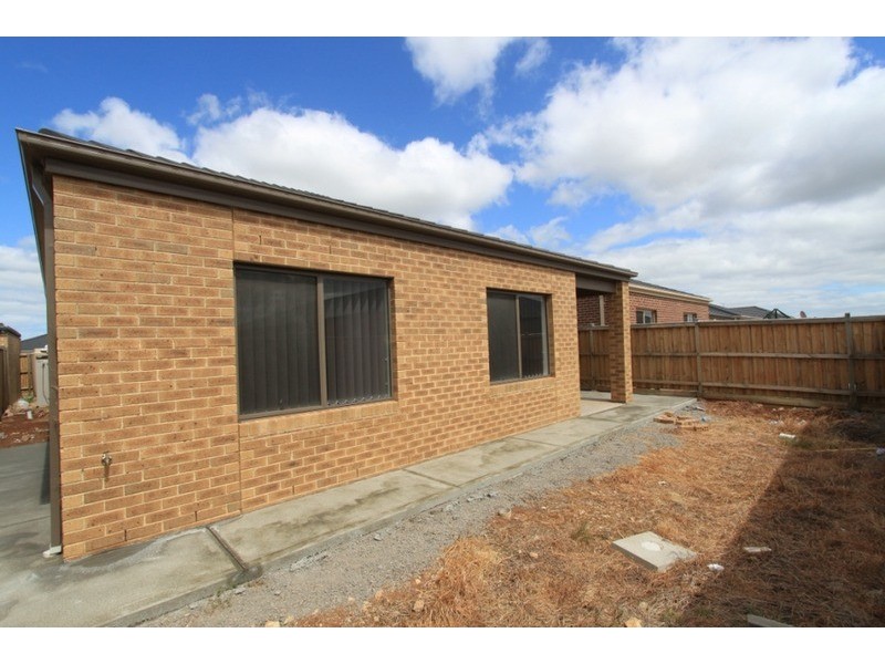 14 Triandra Drive, Brookfield VIC 3338