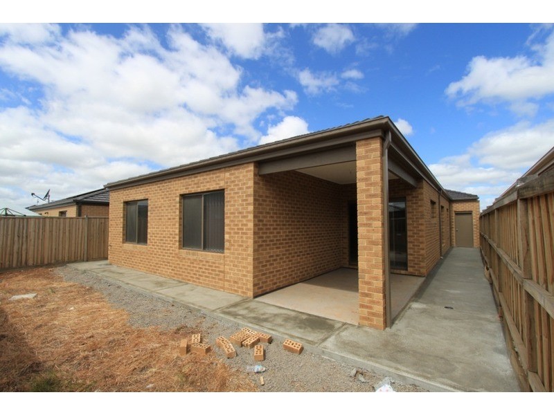 14 Triandra Drive, Brookfield VIC 3338