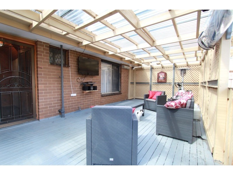 6 Henty Street, Melton South VIC 3338