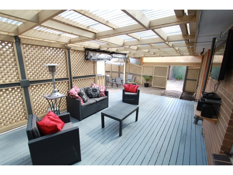 6 Henty Street, Melton South VIC 3338