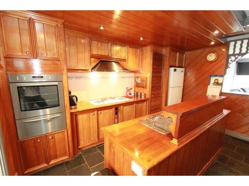 6 Henty Street, Melton South VIC 3338