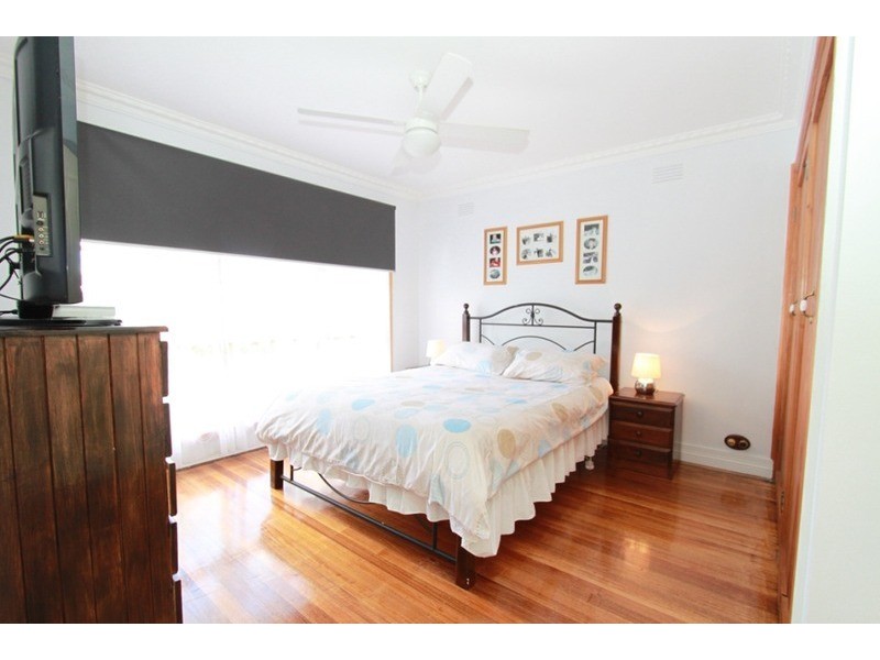 6 Henty Street, Melton South VIC 3338