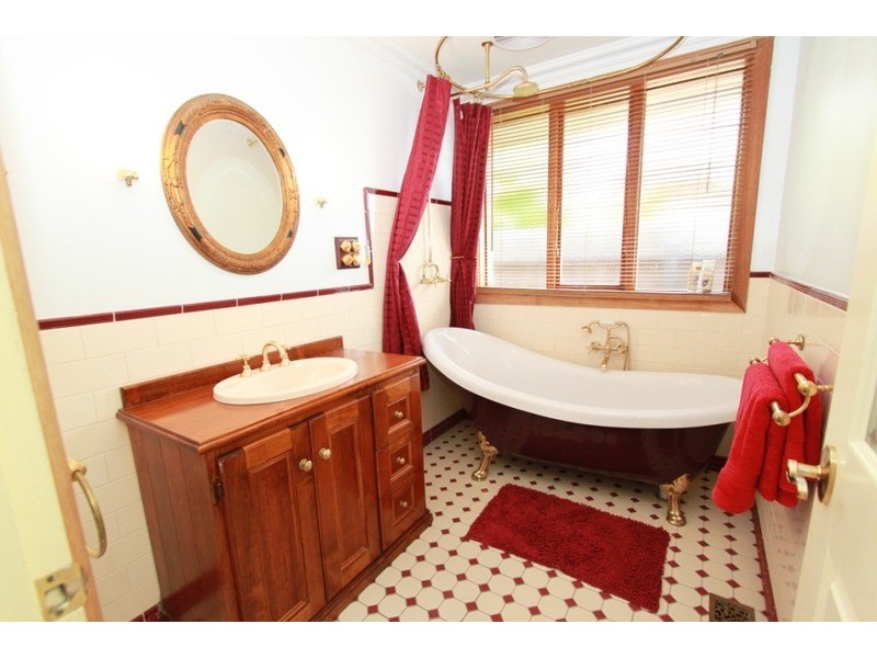 6 Henty Street, Melton South VIC 3338