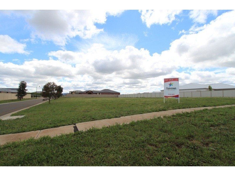 30 Highfield  Way, Kurunjang VIC 3337