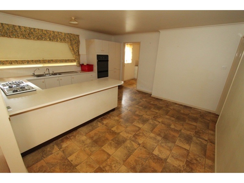 7 Walton Street, Melton South VIC 3338