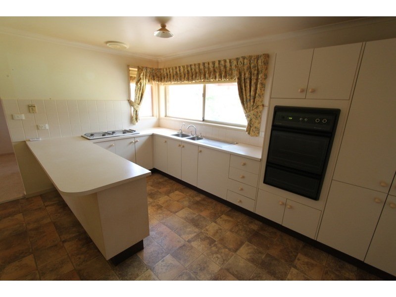 7 Walton Street, Melton South VIC 3338