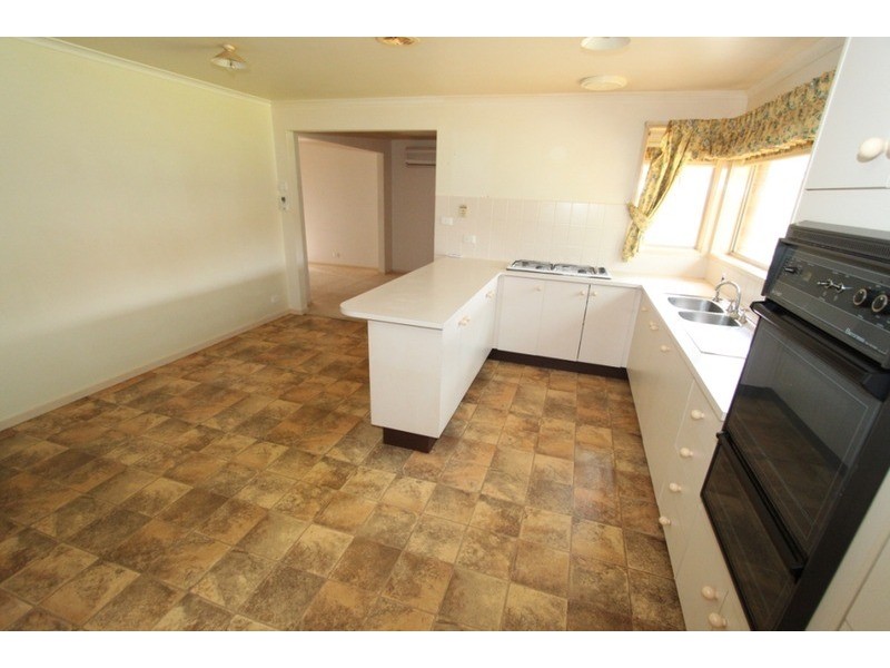 7 Walton Street, Melton South VIC 3338