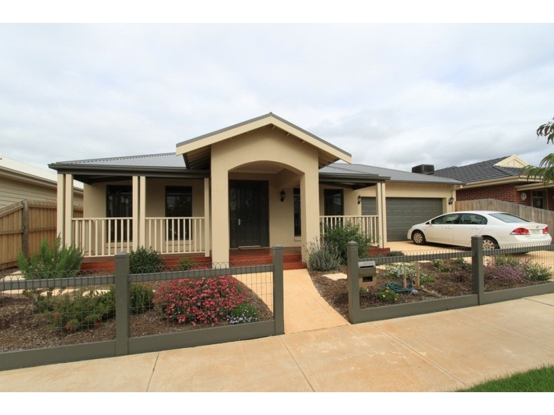 18 Creswick Avenue, Eynesbury VIC 3338