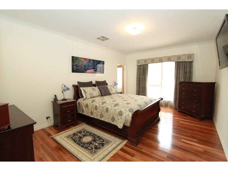 18 Creswick Avenue, Eynesbury VIC 3338