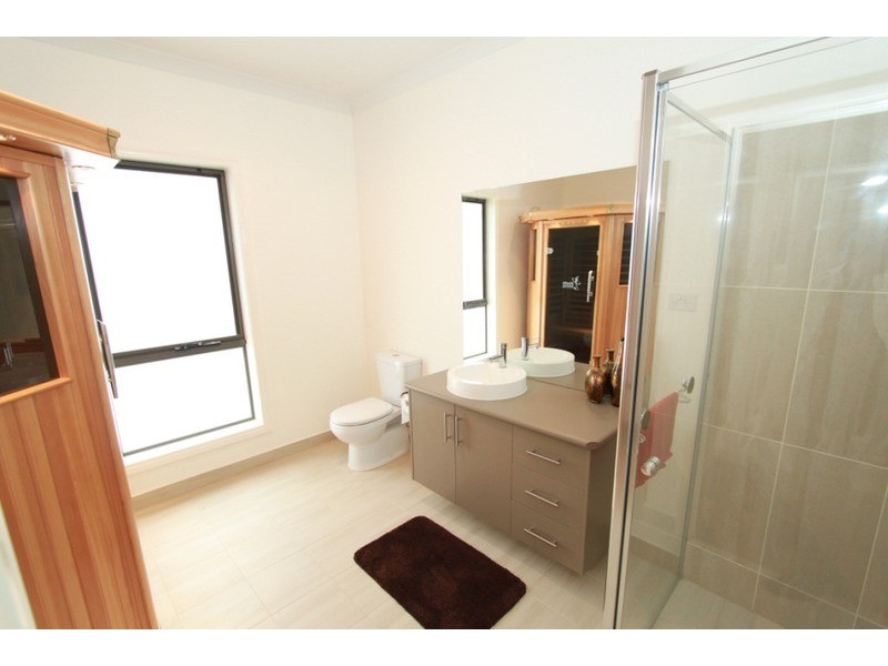 18 Creswick Avenue, Eynesbury VIC 3338