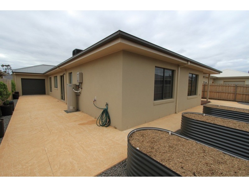 18 Creswick Avenue, Eynesbury VIC 3338