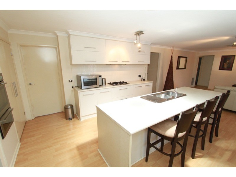 9 Nightmarch Place, Kurunjang VIC 3337