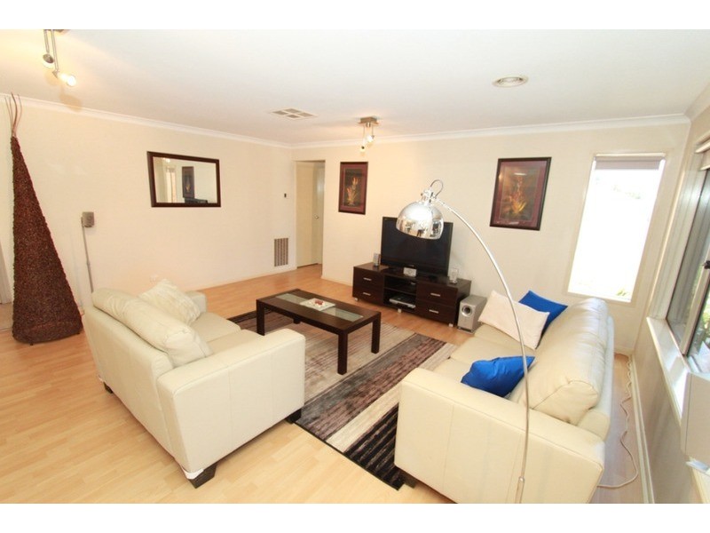 9 Nightmarch Place, Kurunjang VIC 3337