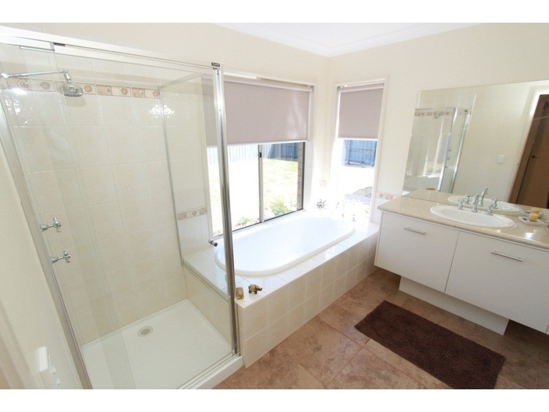 9 Nightmarch Place, Kurunjang VIC 3337