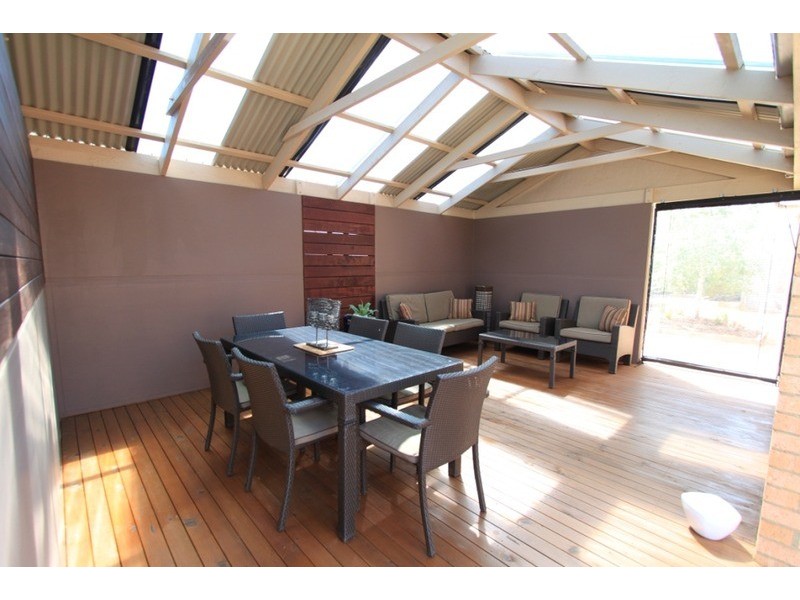 9 Nightmarch Place, Kurunjang VIC 3337