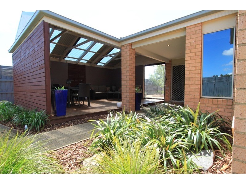 9 Nightmarch Place, Kurunjang VIC 3337