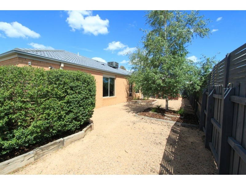 9 Nightmarch Place, Kurunjang VIC 3337