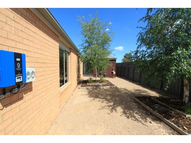 9 Nightmarch Place, Kurunjang VIC 3337