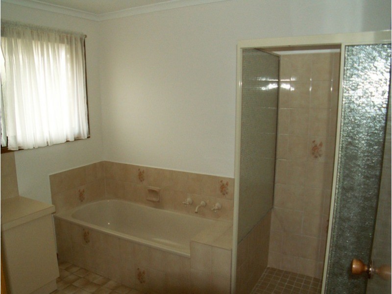 2/15 Smoult Drive, Melton VIC 3337