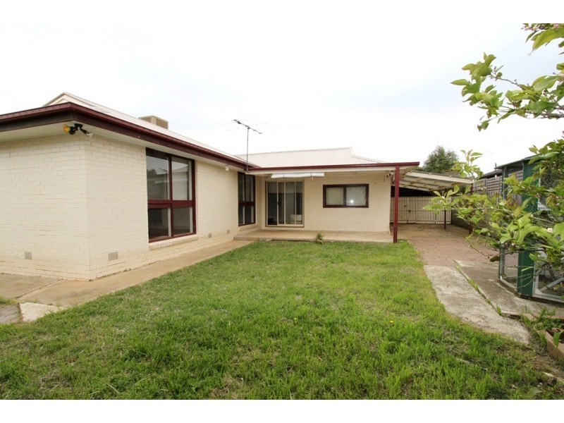 12 Edinburgh Court, Melton West VIC 3337