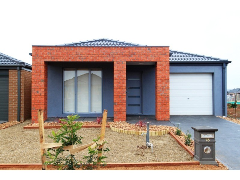 15 Triandra Place, Brookfield VIC 3338