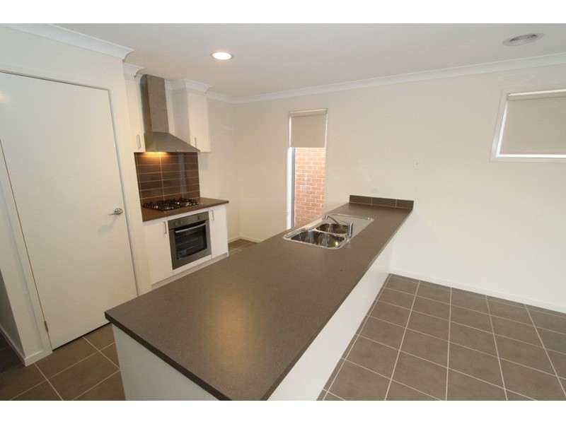 15 Triandra Place, Brookfield VIC 3338