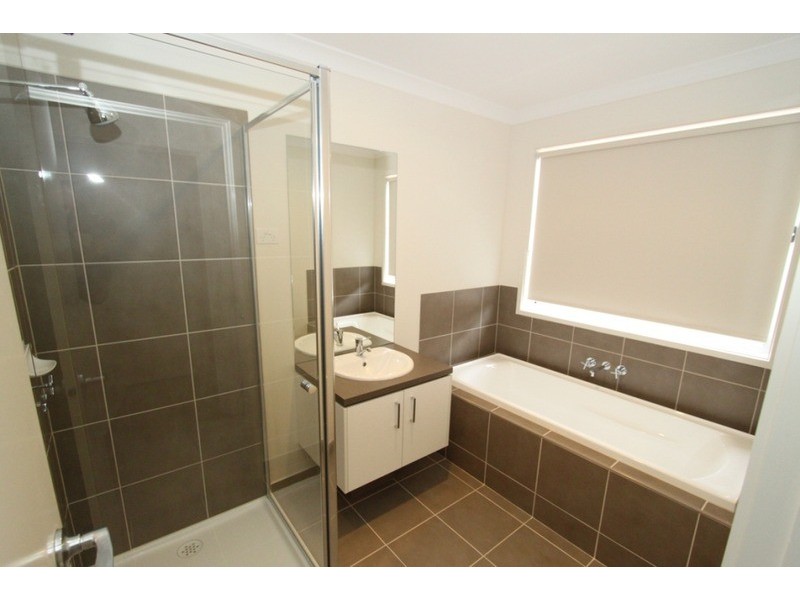 15 Triandra Place, Brookfield VIC 3338
