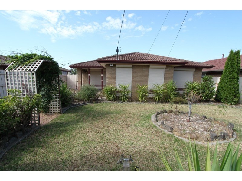 35 Blackwood Drive, Melton South VIC 3338