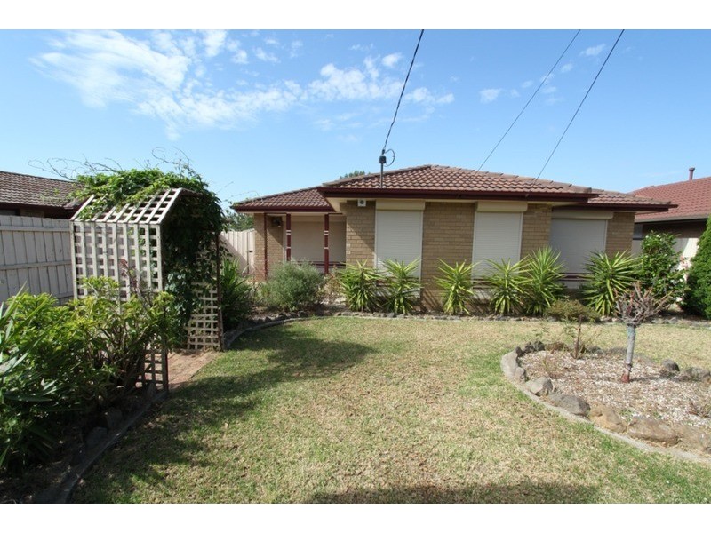 35 Blackwood Drive, Melton South VIC 3338