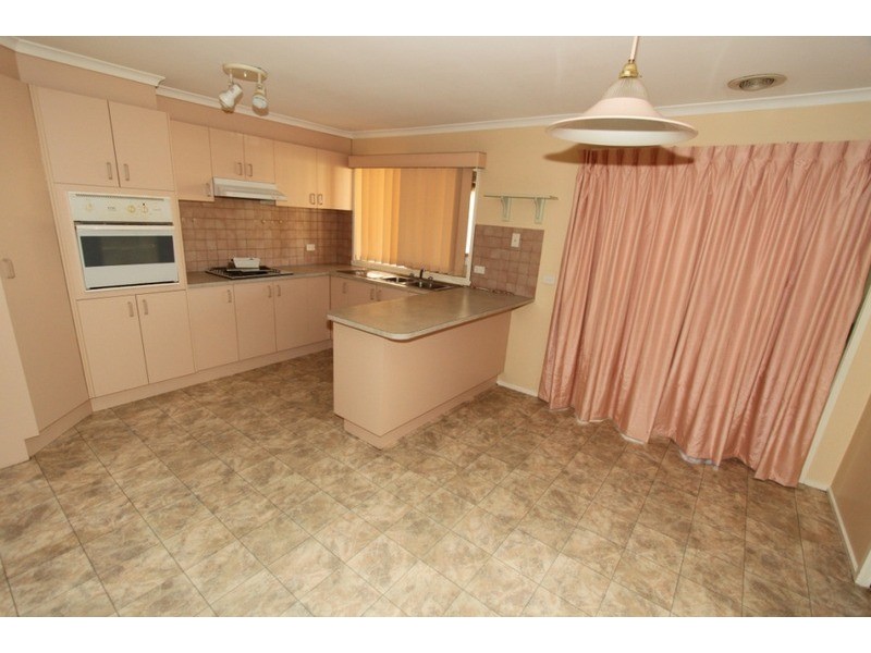 35 Blackwood Drive, Melton South VIC 3338