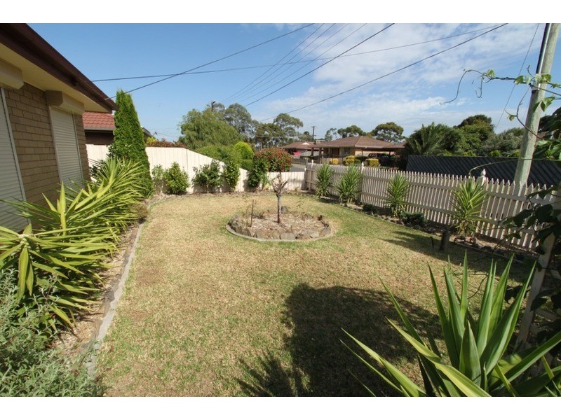 35 Blackwood Drive, Melton South VIC 3338