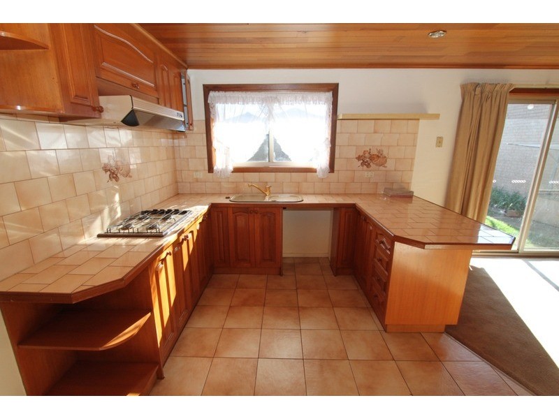 2/81 Gretel Grove, Melton VIC 3337