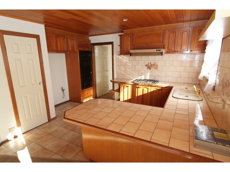 2/81 Gretel Grove, Melton VIC 3337