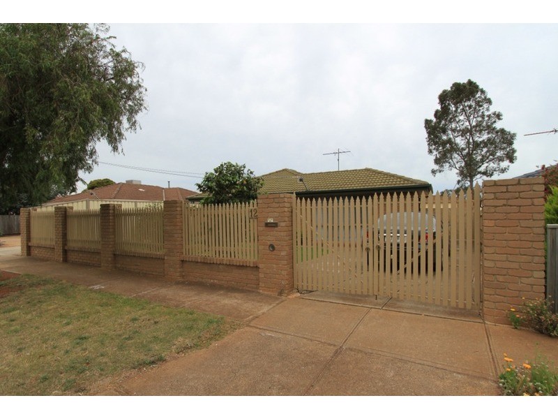 12 Hume  Avenue, Melton South VIC 3338