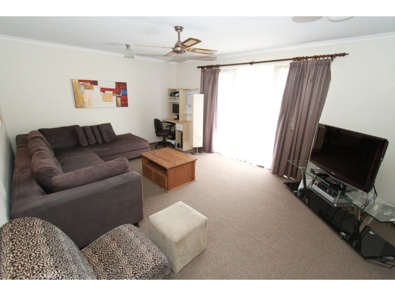 12 Hume  Avenue, Melton South VIC 3338