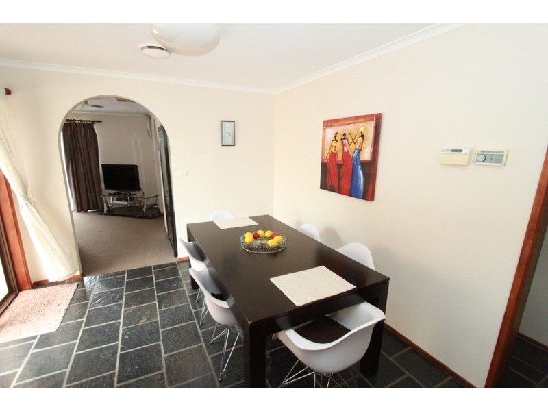 12 Hume  Avenue, Melton South VIC 3338