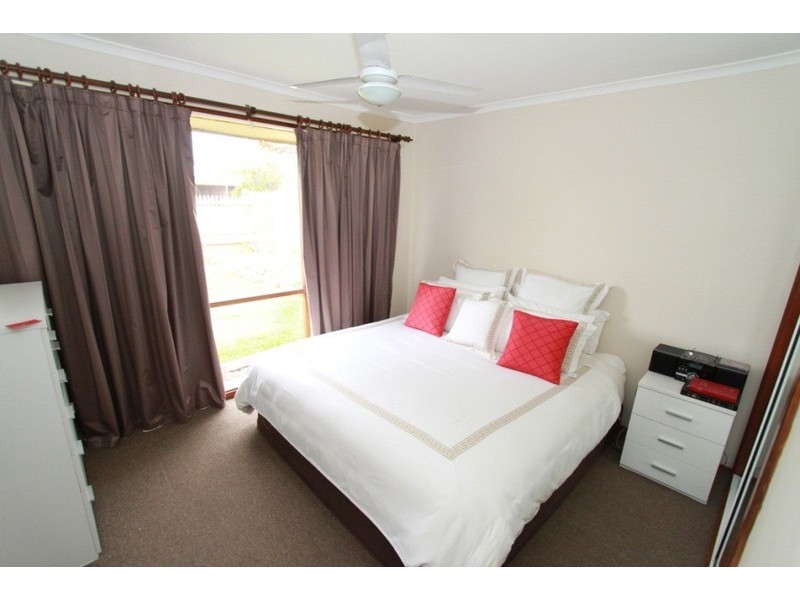 12 Hume  Avenue, Melton South VIC 3338