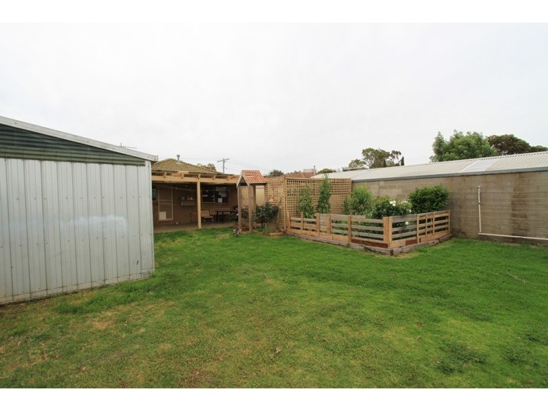 12 Hume  Avenue, Melton South VIC 3338