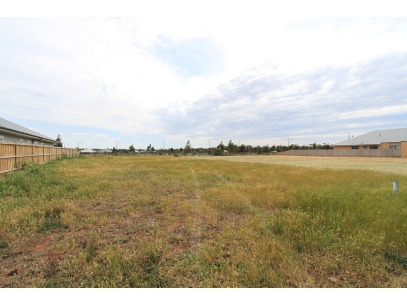 10 Castlemaine Drive, Eynesbury VIC 3338