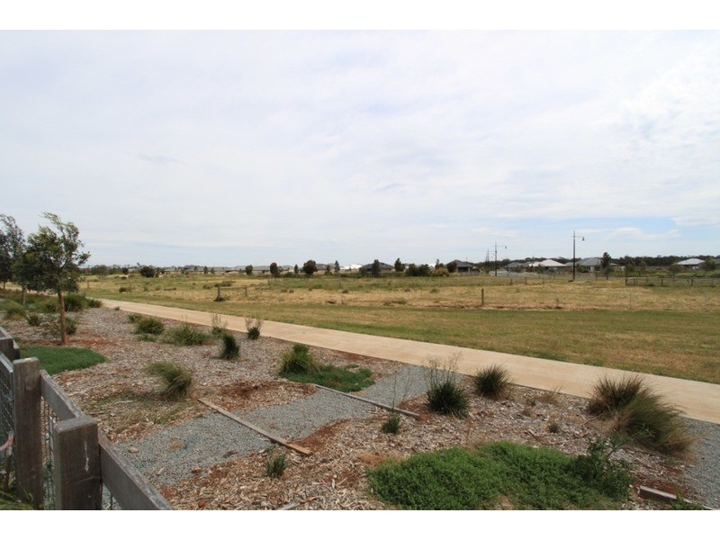 10 Castlemaine Drive, Eynesbury VIC 3338