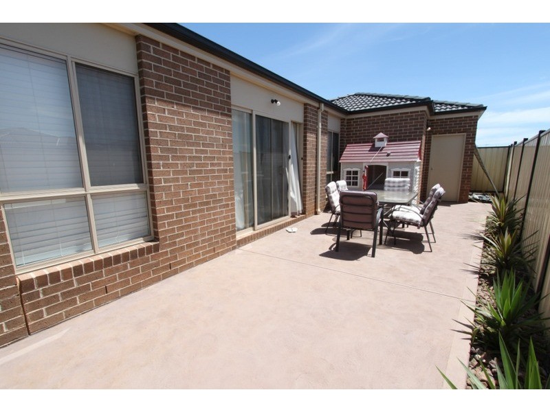 3/18 Marlo Drive, Melton West VIC 3337